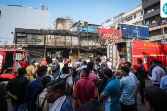 massive-fire-breaks-out-in-residential-building-in-delhi;-8-moved-to-hospitals