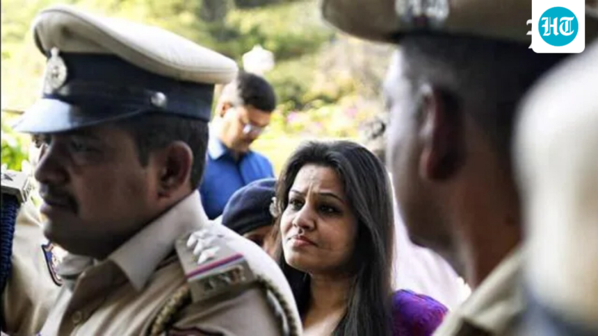 facebook-post-and-rs-1-crore-claim:-what-led-to-a-battle-in-the-supreme-court-between-two-senior-ias-and-ips-officers
