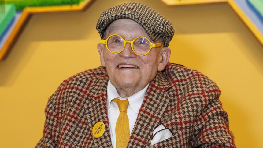 who-is-david-hockney-a-profile-of-the-british-artist-after-his-death-at-the-age-of-88 | GIBN who-is-david-hockney?-a-profile-of-the-british-artist-after-his-death-at-the-age-of-88