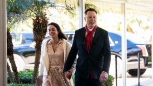 elon-musk-has-officially-become-the-world’s-first-trillionaire-with-spacex-going-public