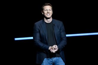 david-ellison’s-$111-billion-merger-between-paramount-and-warner-bros.-greenlight-by-justice-department