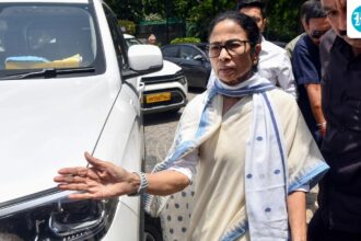 rebel-team-swells-to-64,-late-night-raid-on-abhishek-banerjee’s-residence:-growing-fears-of-tmc-split
