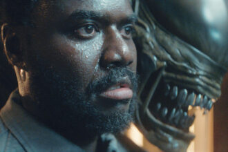 “alien:-earth”-doesn’t-hide-its-xenomorph-—-but-it-does-tone-down-one-bloody-attack