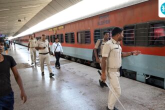 stone-pelting-and-vandalism-at-patliputra-station-in-bihar-as-exam-bound-students-struggle-to-find-trains