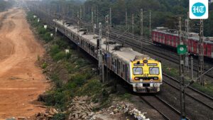 four-people-were-run-over-by-a-train-in-the-mp-morena-area-after-jumping-on-the-tracks-amid-rumors-of-a-fire