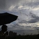 delhi-records-38.5-degrees-celsius,-imd-predicts-rain-and-thunderstorms-on-monday
