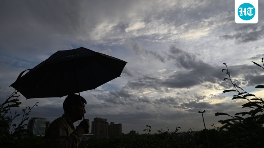 delhi-records-38.5-degrees-celsius,-imd-predicts-rain-and-thunderstorms-on-monday