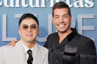 what-can-traditional-awards-shows-learn-from-bowen-yang-and-matt-rogers’-las-culturistas-awards?-“be-funny-again”
