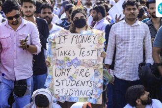 neet-ug-retest-students-are-facing-problem-in-accessing-admit-cards