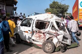 3-people-were-killed-and-3-others-injured-after-a-speeding-car-rammed-into-a-roadside-stall-in-bhubaneswar.
