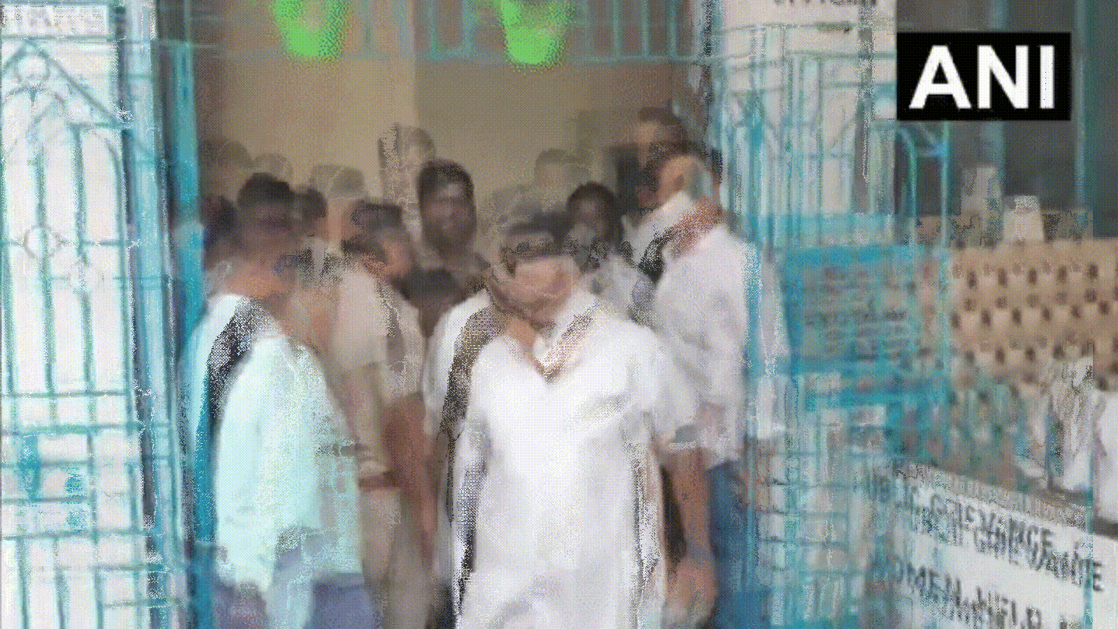 the-real-enemy-of-tmc-is-not-the-bjp,-but-white-people.-another-leader-called-chor-attacked-amid-the-rebellion-crisis