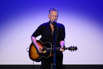 bruce-springsteen-dedicates-the-harry-belafonte-social-justice-award-to-the-citizens-of-minneapolis,-los-angeles,-and-the-citizens-of-portland-“who-stood-against-the-federal-invasion-of-their-cities.”