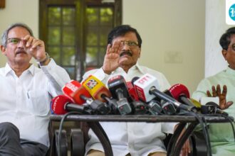 sanjay-raut-defends-‘offensive’-language-of-rebel-sena-mps-ubt,-says-it-is-‘regular-use-in-maharashtra’