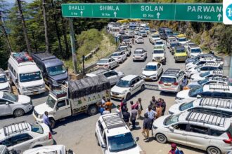 hill-station-rush:-police-adopts-5-point-traffic-plan-as-15-lakh-vehicles-enter-shimla-in-45-days