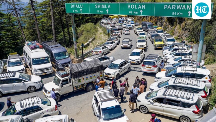 hill-station-rush:-police-adopts-5-point-traffic-plan-as-15-lakh-vehicles-enter-shimla-in-45-days