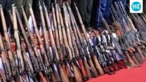 maoist-leader-with-reward-of-rs-10-lakh-surrenders-in-kolkata:-police