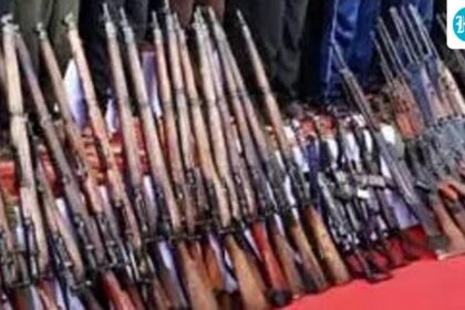 maoist-leader-with-reward-of-rs-10-lakh-surrenders-in-kolkata:-police