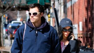 zoe-kravitz-and-harry-styles-got-matching-tattoos.-therapist-why-do-you-want-the-honeymoon-phase-to-last