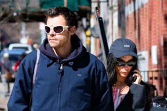 zoe-kravitz-and-harry-styles-got-matching-tattoos.-therapist-why-do-you-want-the-honeymoon-phase-to-last