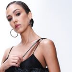 sarah-jessica-parker,-jessica-alba-and-k-pop-stars-make-their-debut-in-fendi’s-small-bag-campaign