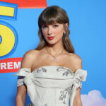 taylor-swift-wrote-‘toy-story’-song-‘i-knew-it,-i-knew-you’-in-one-day:-‘i-got-a-zoomies-songwriter’