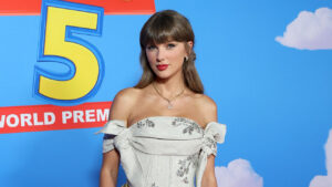 taylor-swift-wrote-‘toy-story’-song-‘i-knew-it,-i-knew-you’-in-one-day:-‘i-got-a-zoomies-songwriter’