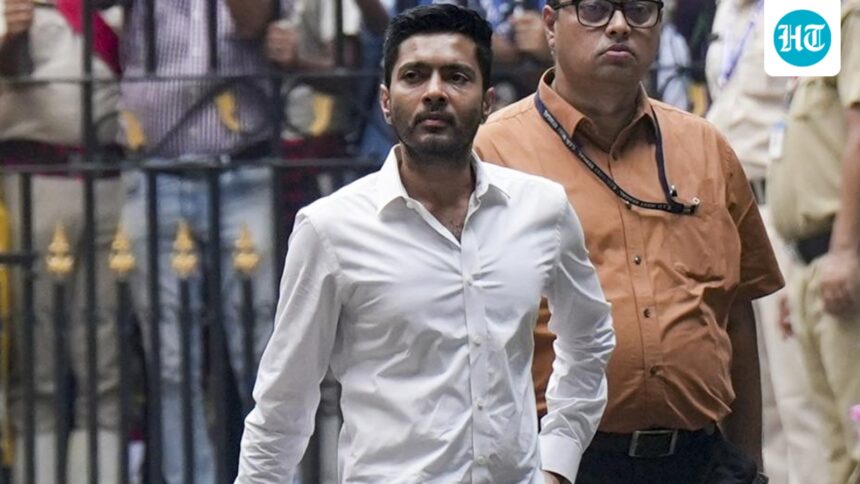tmc-mutiny-live-streaming-crucial-day-as-abhishek-meets-ls-chief-on-rebel-merger-move-another-leader-resigns-from-party-positions | GIBN tmc-mutiny-live-streaming:-crucial-day-as-abhishek-meets-ls-chief-on-rebel-merger-move;-another-leader-resigns-from-party-positions