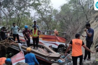 at-least-2-people-were-killed-and-3-others-injured-when-a-car-fell-into-a-ravine-and-caught-fire-in-uttarakhand’s-barakot.
