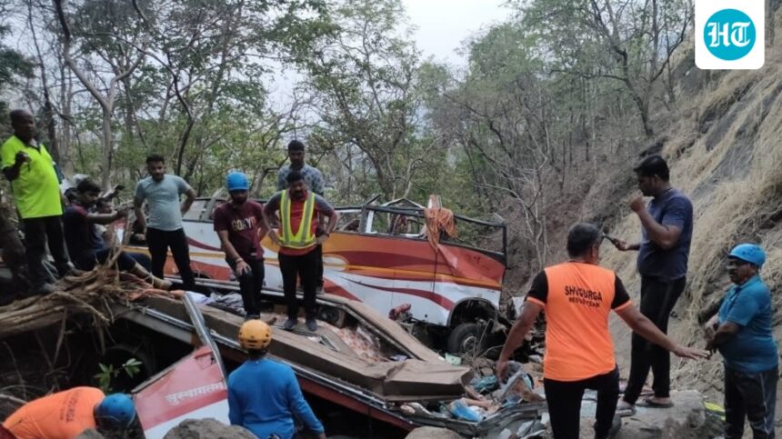 at-least-2-people-were-killed-and-3-others-injured-when-a-car-fell-into-a-ravine-and-caught-fire-in-uttarakhands-barakot | GIBN at-least-2-people-were-killed-and-3-others-injured-when-a-car-fell-into-a-ravine-and-caught-fire-in-uttarakhand’s-barakot.