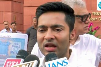 tmc’s-abhishek-banerjee-meets-ls-chief-and-seeks-disqualification-of-20-‘rebels’