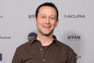 joseph-gordon-levitt-and-sophia-bush-defend-ties-to-peter-thiel’s-secret-dialogue-group