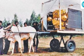 before-india’s-space-breakthrough,-isro-had-to-put-a-673-kg-satellite-on-an-ox-cart