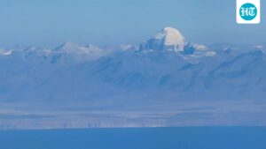 the-kailash-mansarovar-yatra-begins,-and-the-first-batch-crosses-into-china-through-the-nathu-la-pass