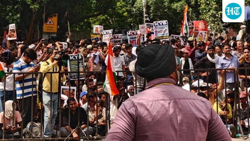 chants-of-go-pradhan-go-ring-out-at-jantar-mantar-as-protesters-bang-thalis-and-chamash-|-video | GIBN chants-of-‘go-pradhan-go’-ring-out-at-jantar-mantar-as-protesters-bang-thalis-and-chamash-|-video
