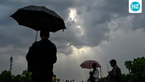 orange-alert-in-delhi-for-next-two-hours,-rain-and-strong-winds-of-up-to-50-kmph-on-cards