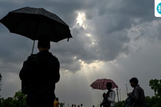 orange-alert-in-delhi-for-next-two-hours,-rain-and-strong-winds-of-up-to-50-kmph-on-cards