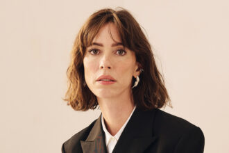 rebecca-hall-on-finding-a-new-frequency-with-‘the-listeners’-and-whether-‘onslaught’-is-a-stealth-‘the-guest’-sequel