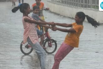 rain-falls-on-mumbai-after-a-delayed-monsoon-amid-the-water-crisis,-providing-a-respite-from-the-heat