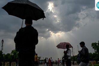 delhi-witnesses-rain-showers-and-cloudy-skies-this-week;-heavy-rain-expected-in-bengal-tomorrow-see-imd-forecasts