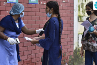 neet-student-determined-to-write-exam-after-road-accident,-nta-arranges-a-separate-room-with-medical-support