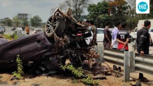 two-people-were-killed-in-a-bmw-crash-on-the-mumbai-vadodara-expressway-near-badlapur