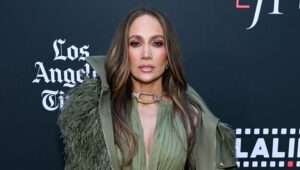 jennifer-lopez-wants-‘toxic-obsessive-love’-back.-here’s-what-you’re-really-asking-for