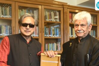 shashi-tharoor’s-visit-to-kashmir-sparks-a-row,-snowballs-into-a-fight-between-the-congress-and-the-congress