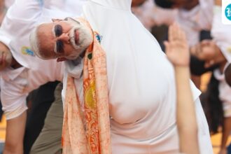 pm-modi-leads-yoga-day-event-in-kolkata,-says-yoga-has-connected-the-world-with-india