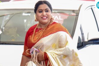crisis-in-amma:-actress-mallika-sukumaran-is-among-17-members-to-resign-after-shwetha-menon’s-exit