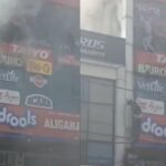 people-cling-to-ropes-as-fire-rips-through-lucknow-building,-killing-15:-video