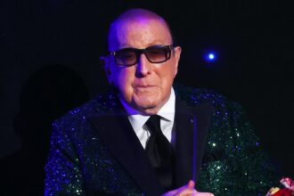 clive-davis-net-worth:-how-much-money-the-record-producer-has-made