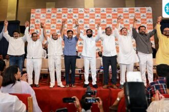 uddhav-thackeray-cries-after-‘operation-tiger’-success-six-sena-mps-(ubt)-join-eknath-shinde-led-faction
