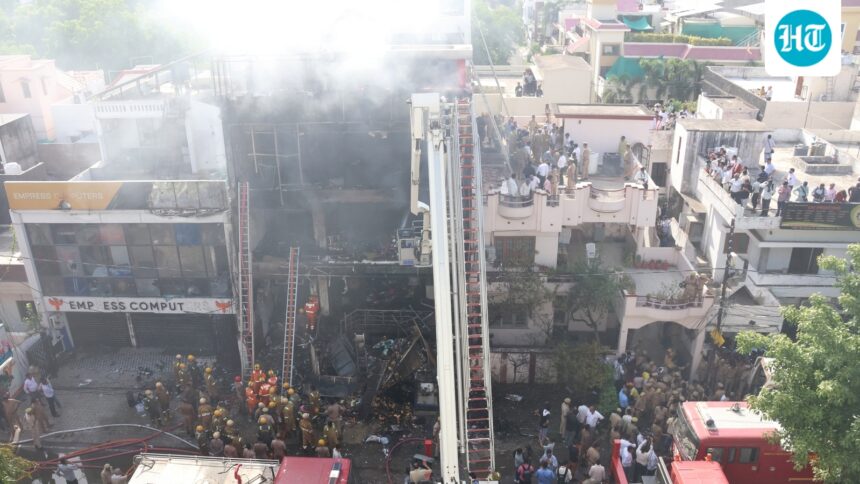 the-lucknow-fire-brigade-received-a-demolition-notice-for-illegal-construction-in-2016-which-was-canceled-within-two-months | GIBN the-lucknow-fire-brigade-received-a-demolition-notice-for-illegal-construction-in-2016,-which-was-canceled-within-two-months.