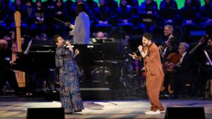 billy-crystal-roasts-at-trump’s-ufc-event,-la-mayoral-race-on-opening-night-of-the-hollywood-bowl